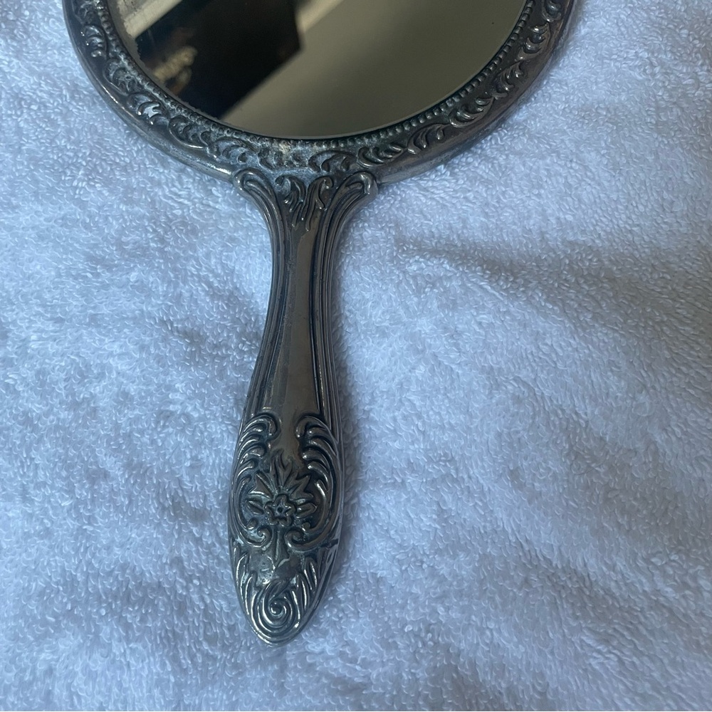 Vintage Victorian Hand Mirror with beautiful detail - Picture 4 of 8